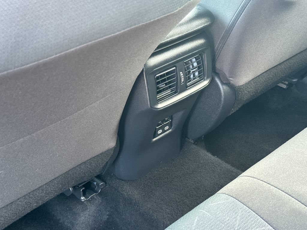 Used 2025 Toyota RAV4 XLE AWD/4WD image 38