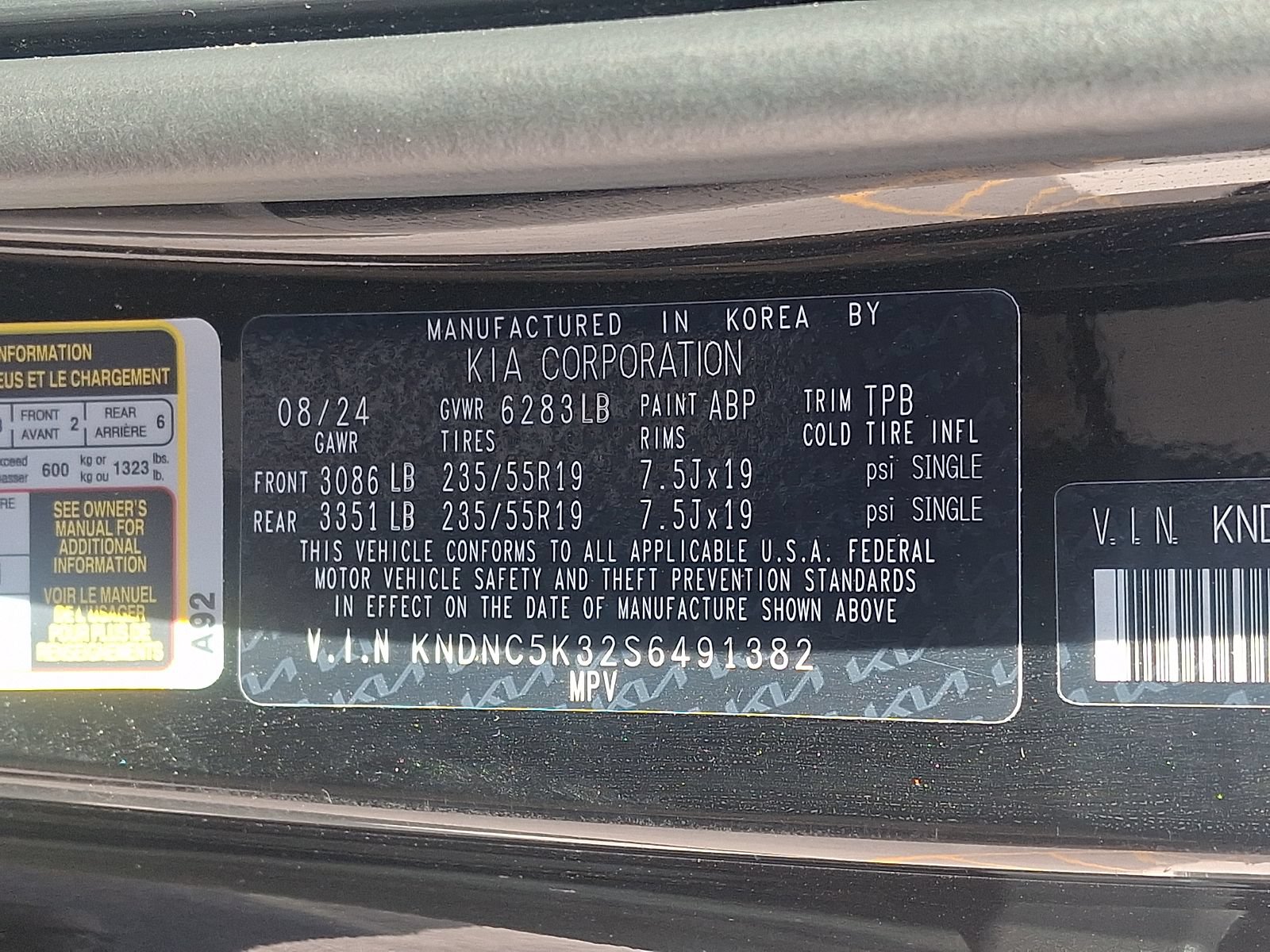 Certified 2025 Kia Carnival EX FWD image 28