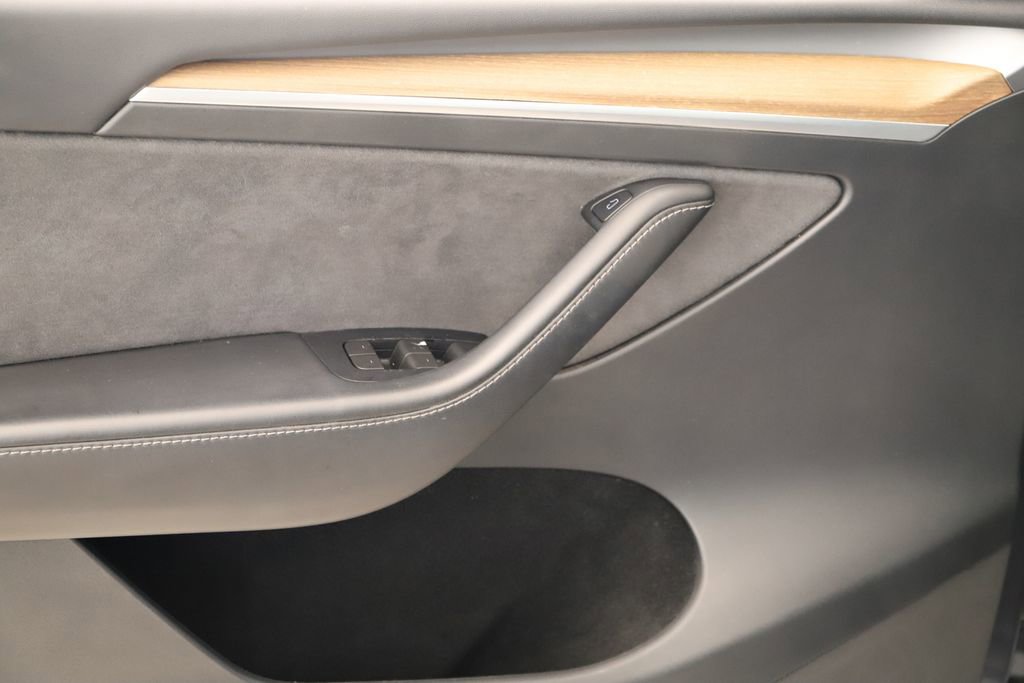 Used 2023 Tesla Model Y Long Range image 22