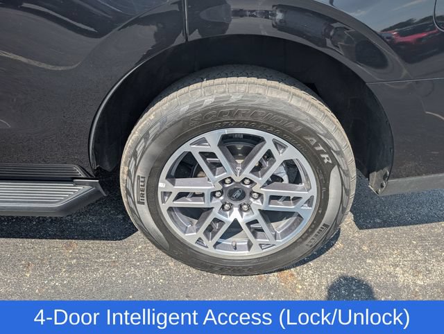 Used 2025 Ford Expedition Active AWD/4WD image 18