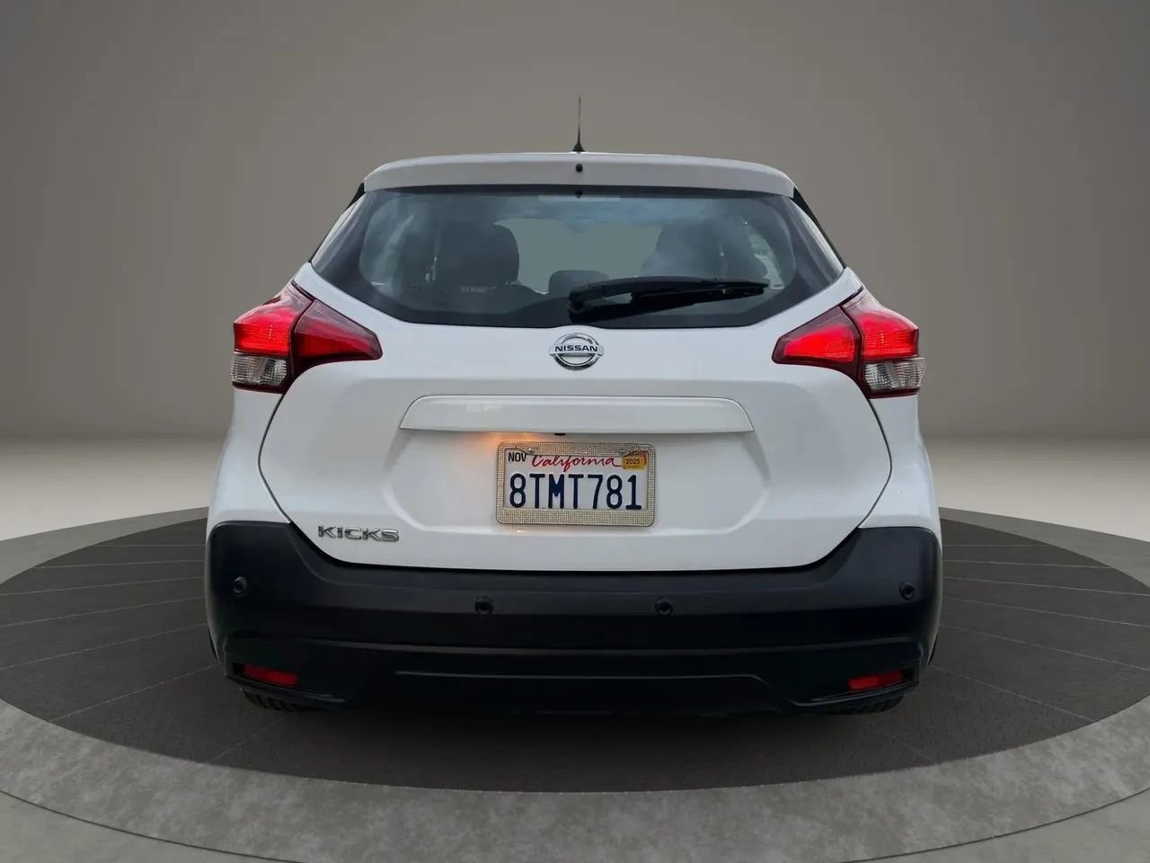 Used 2020 Nissan Kicks S image 7