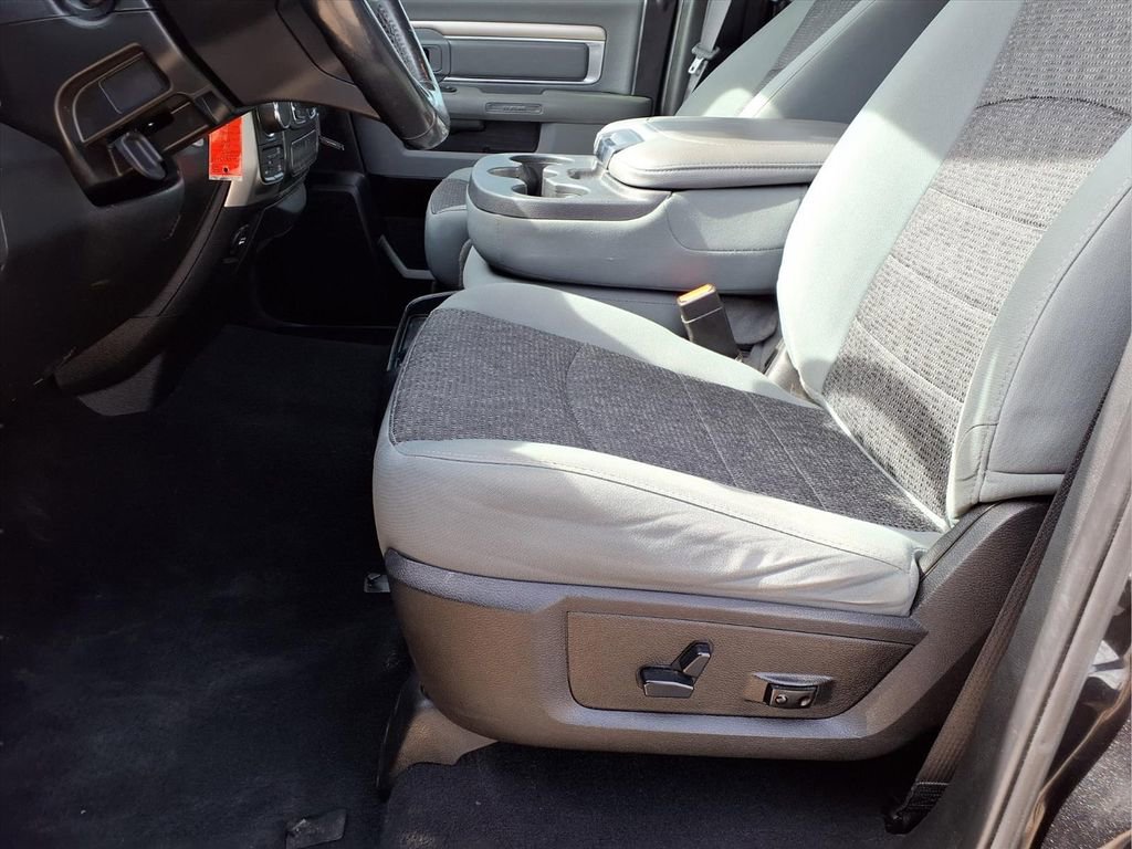 Used 2019 RAM 1500 Classic SLT w/ Luxury Group image 25