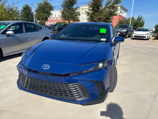 Used 2025 Toyota Camry SE FWD image 6