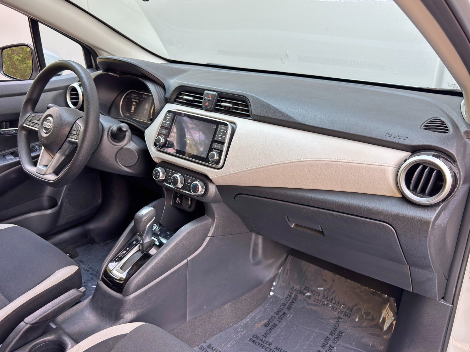 Used 2021 Nissan Versa SV FWD image 13