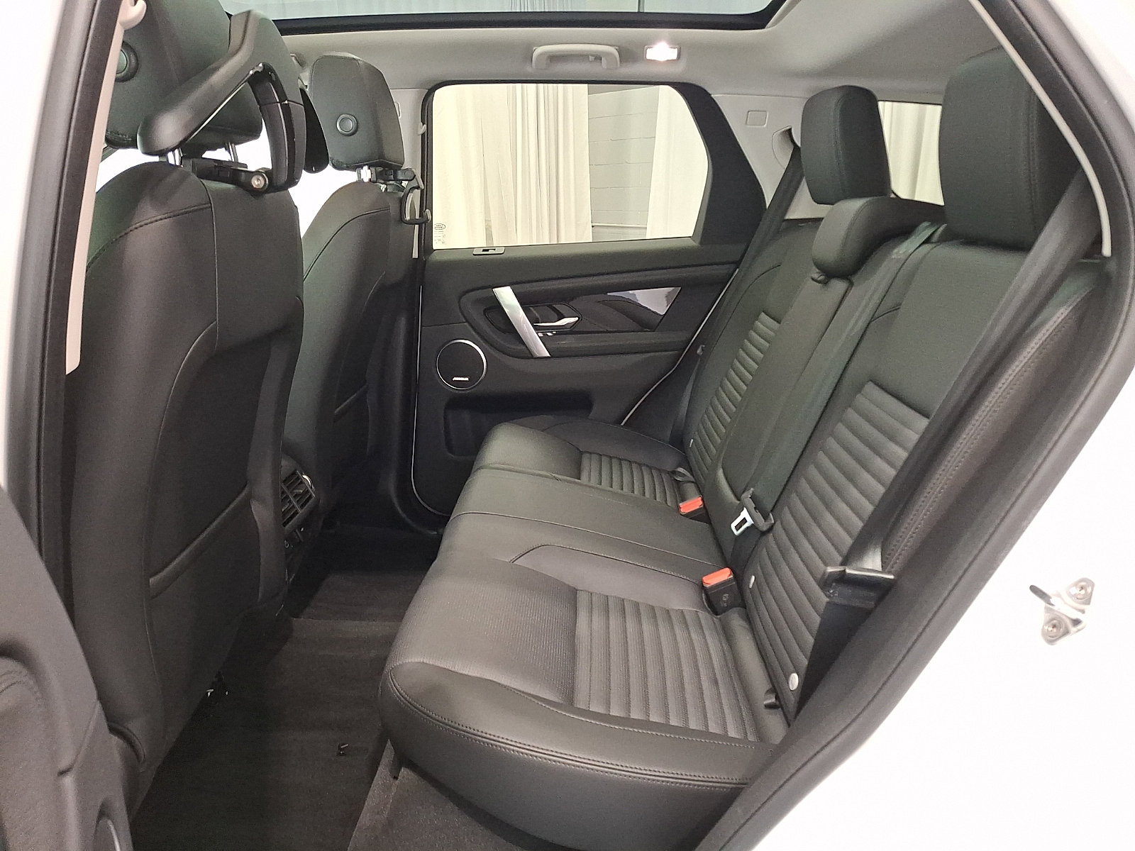 Certified 2025 Land Rover Discovery Sport S AWD/4WD image 9