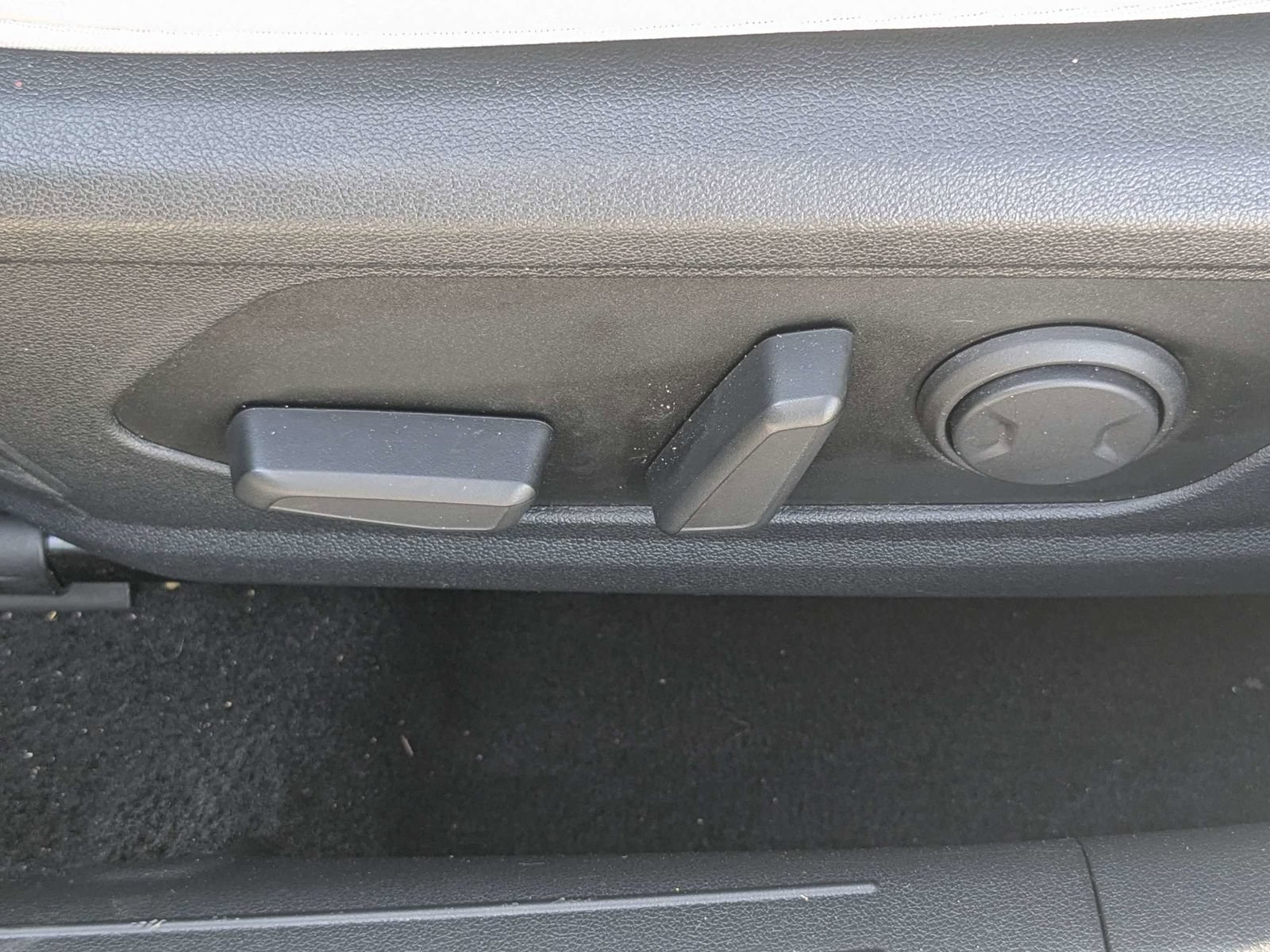 Used 2025 Hyundai Elantra Limited FWD image 20