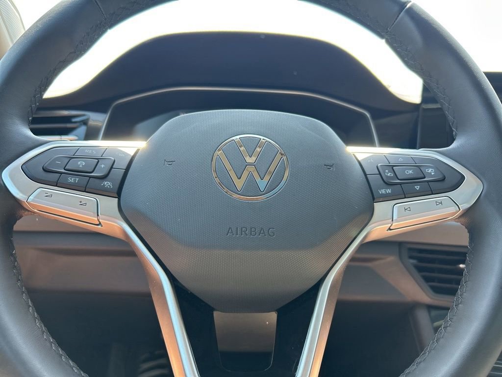 Used 2025 Volkswagen Jetta SE w/ Sunroof Package FWD image 24