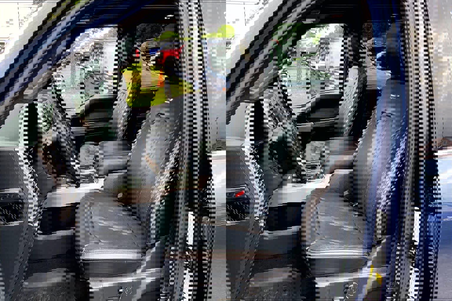 Used 2019 Ford F150 Platinum w/ Equipment Group 701A Luxury image 8