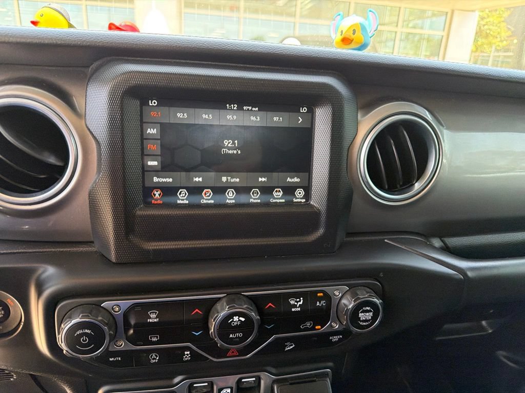 Used 2018 Jeep Wrangler Unlimited Sahara AWD/4WD image 3