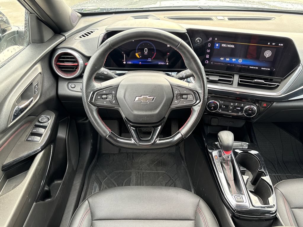 Used 2025 Chevrolet Trax RS w/ Driver Confidence Package FWD image 25
