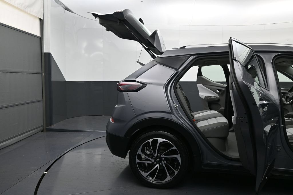 Certified 2023 Chevrolet Bolt EUV Premier w/ Sun & Sound Package FWD image 10