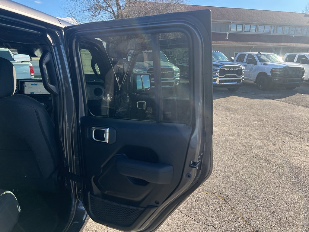 New 2025 Jeep Gladiator Sport AWD/4WD image 14