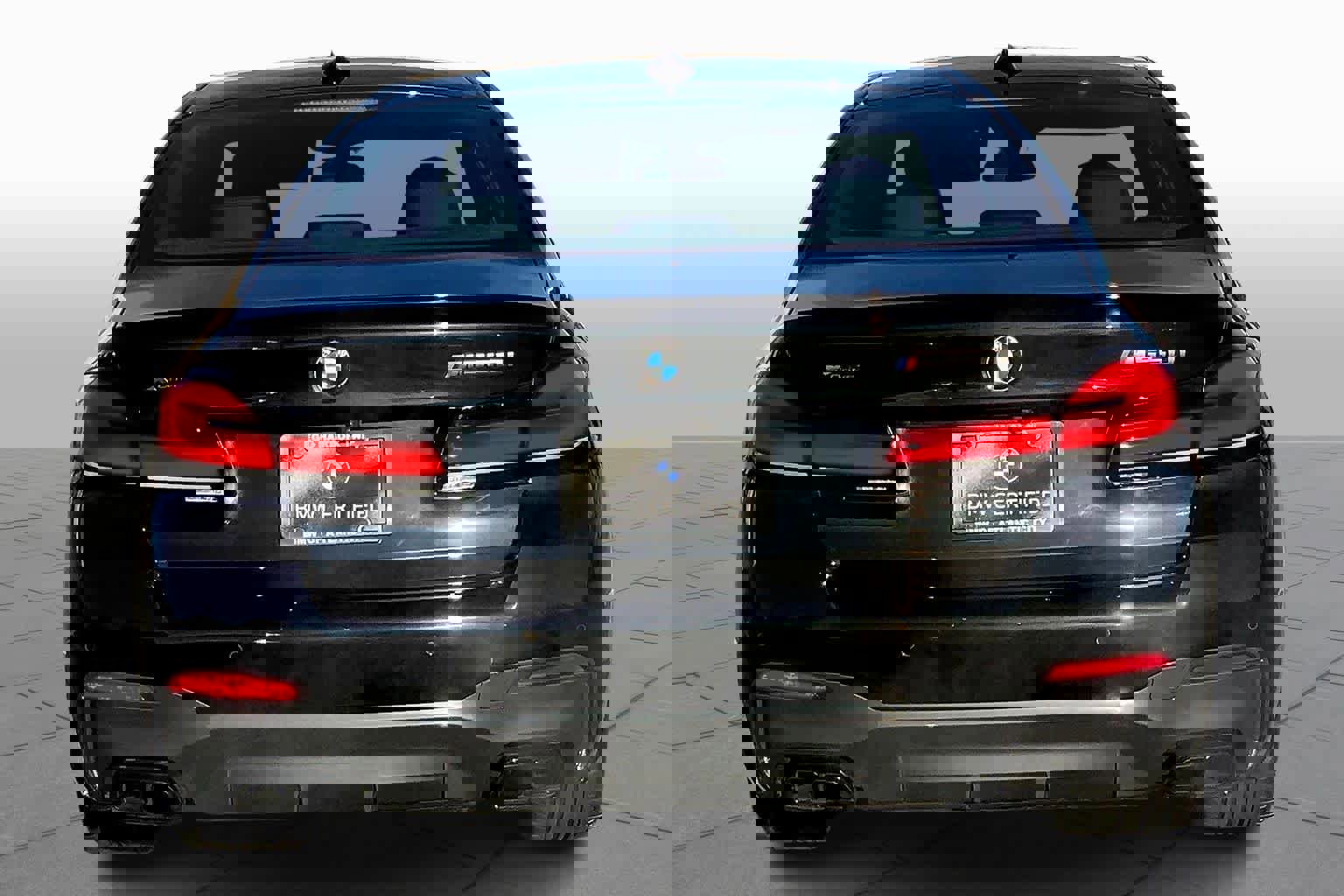 Used 2023 BMW M550i xDrive w/ Executive Package image 5