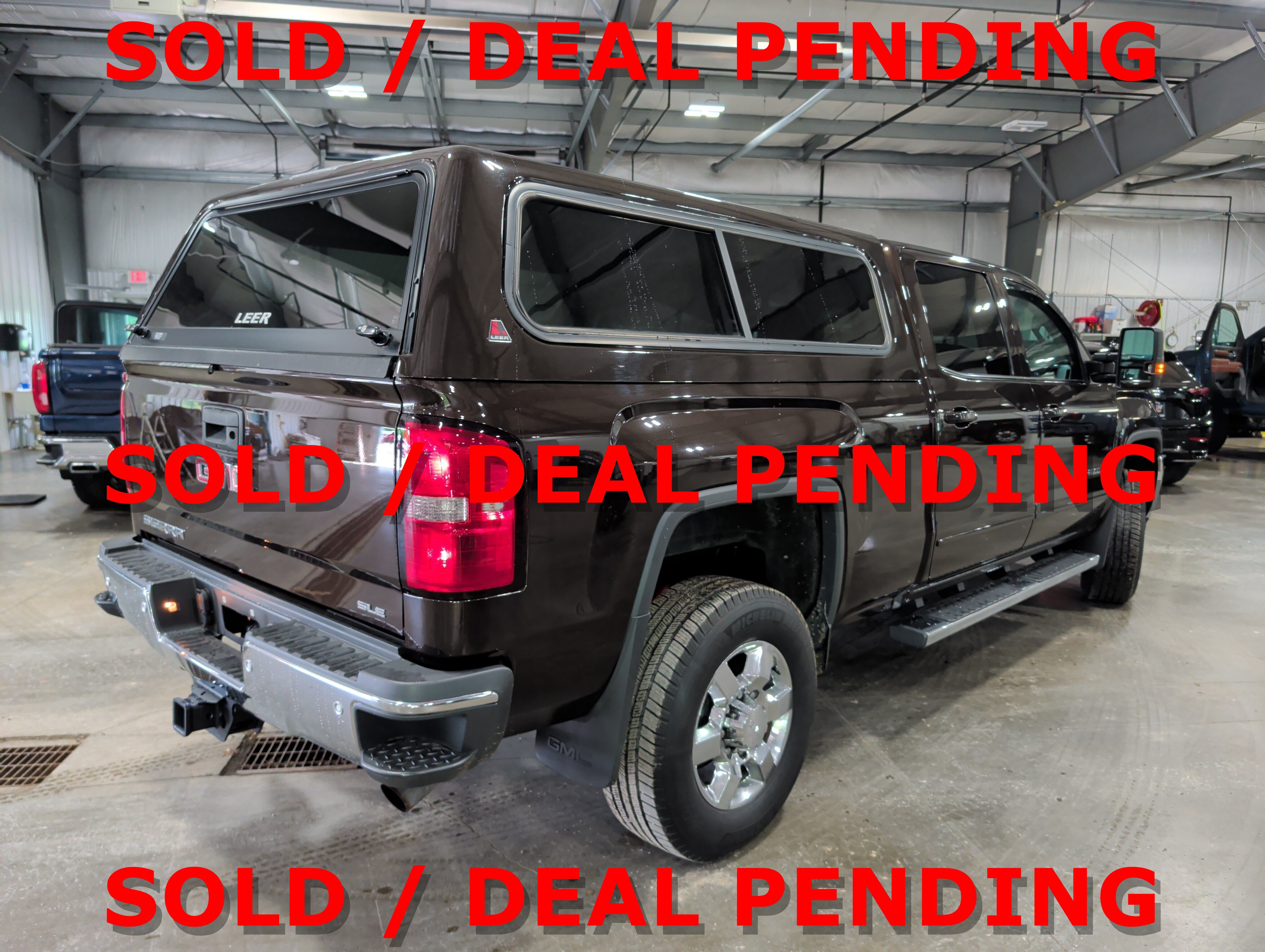 Used 2018 GMC Sierra 2500 SLE w/ HD SLE Preferred Plus Package AWD/4WD image 3