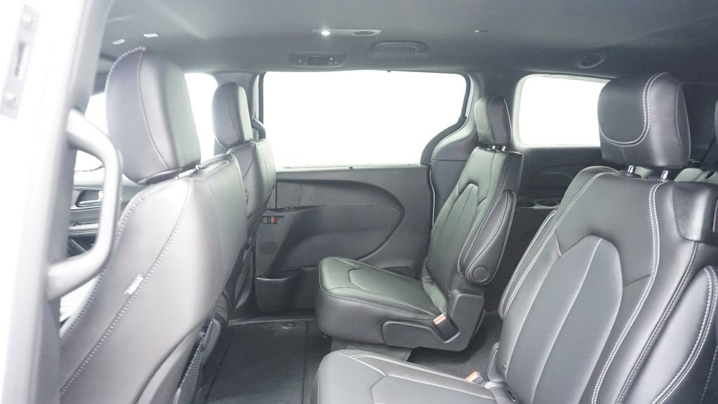 New 2026 Chrysler Voyager LX image 23