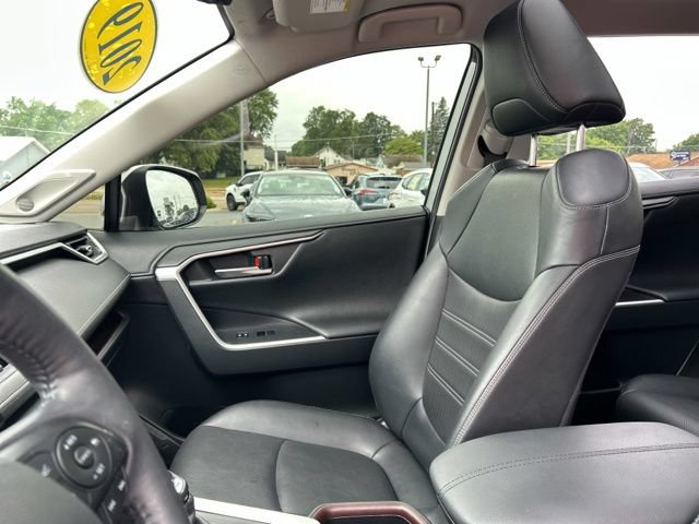 Used 2019 Toyota RAV4 Limited w/ Advanced Technology Package AWD/4WD image 33