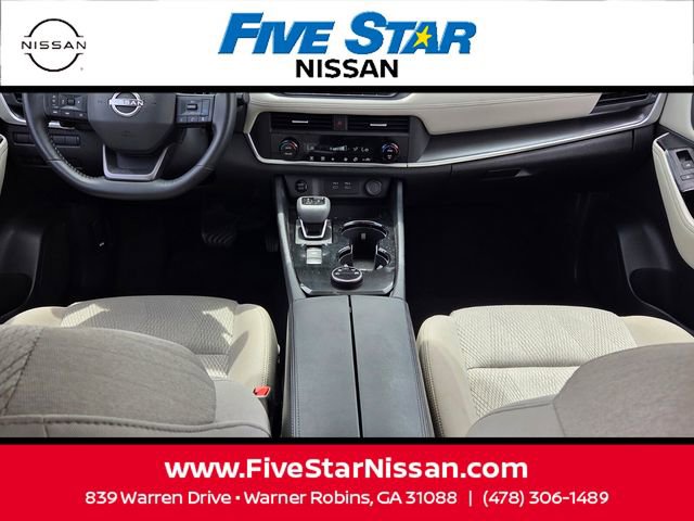 Used 2025 Nissan Rogue SV image 8