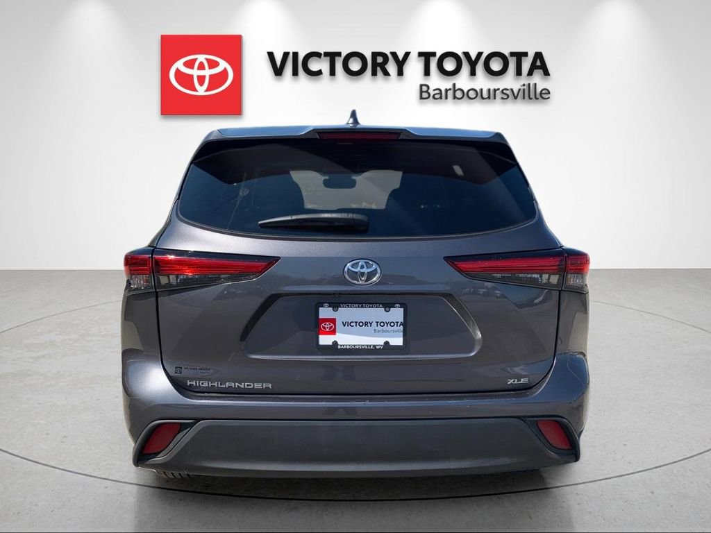 Used 2023 Toyota Highlander XLE FWD image 4