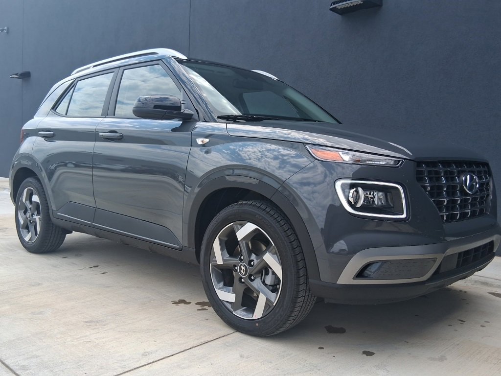 New 2025 Hyundai Venue Limited image 2