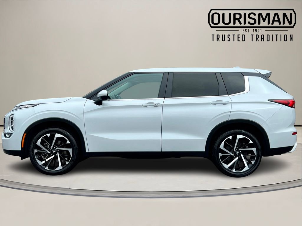 Used 2024 Mitsubishi Outlander SE image 3