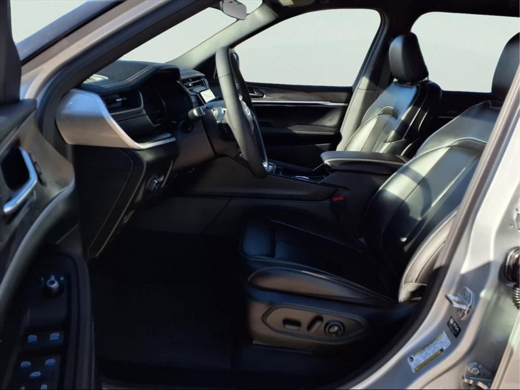 New 2025 Jeep Grand Cherokee L Limited image 8