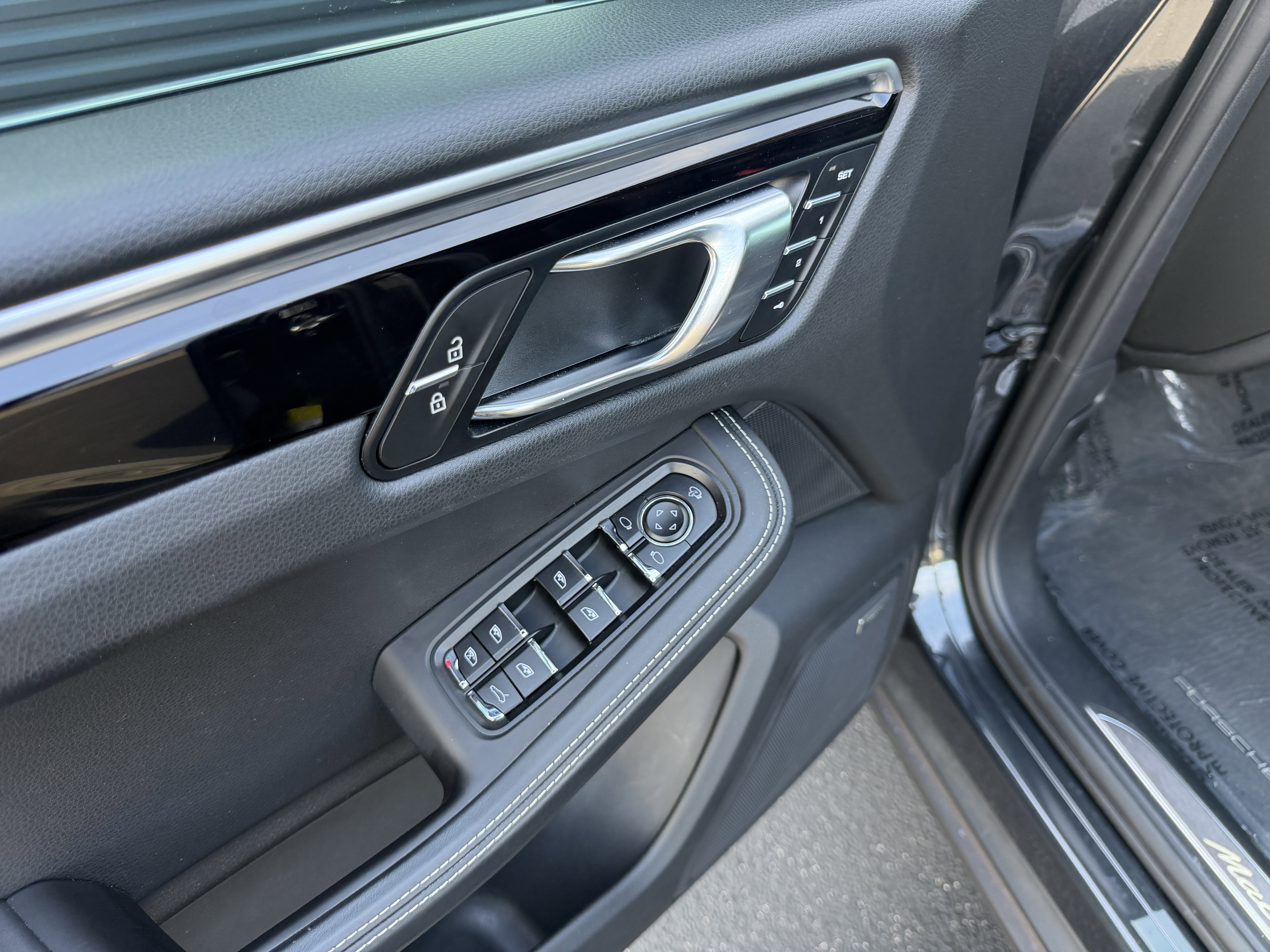Certified 2024 Porsche Macan S image 12