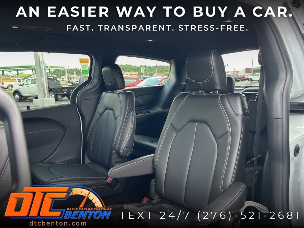 New 2027 Chrysler Pacifica Select FWD image 12
