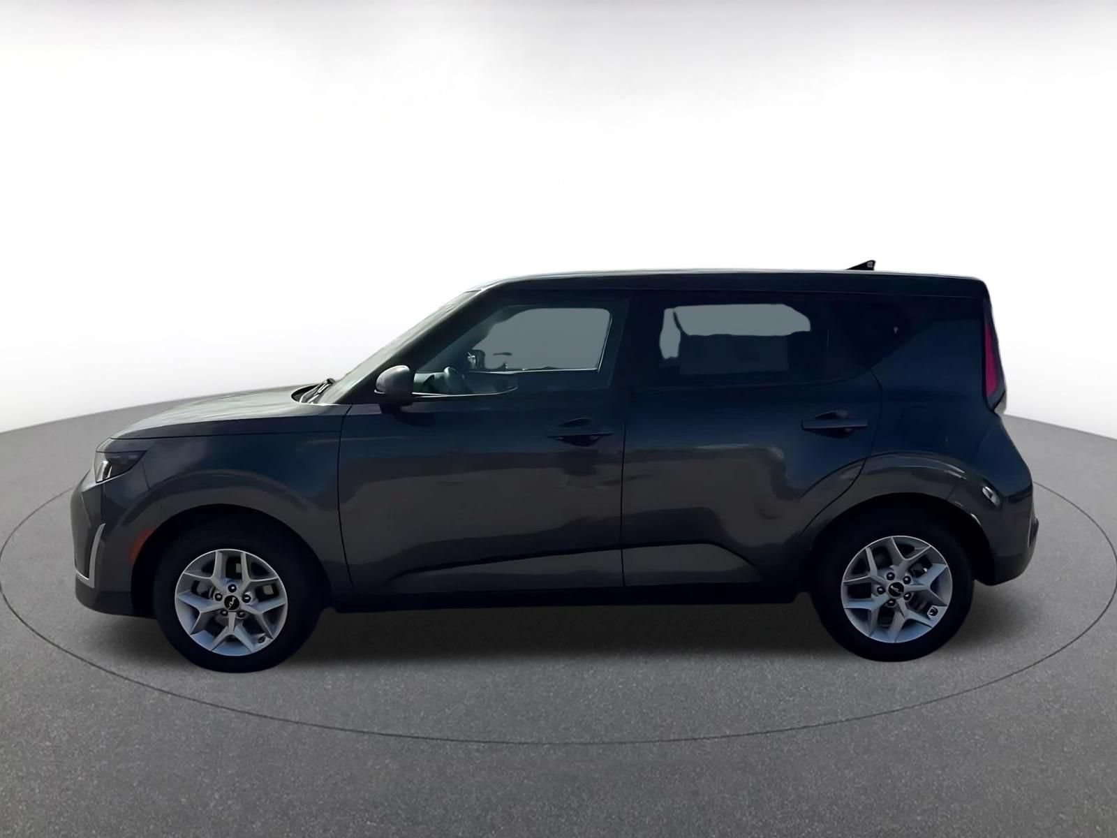 Used 2025 Kia Soul LX w/ LX Technology Package FWD image 7
