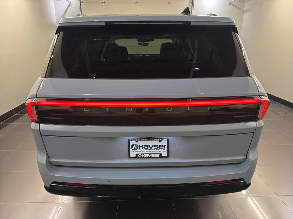 Used 2026 Lincoln Navigator L Reserve AWD/4WD image 5