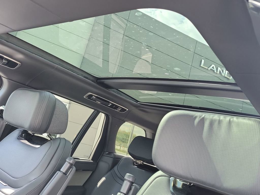 New 2026 Land Rover Range Rover SV image 28