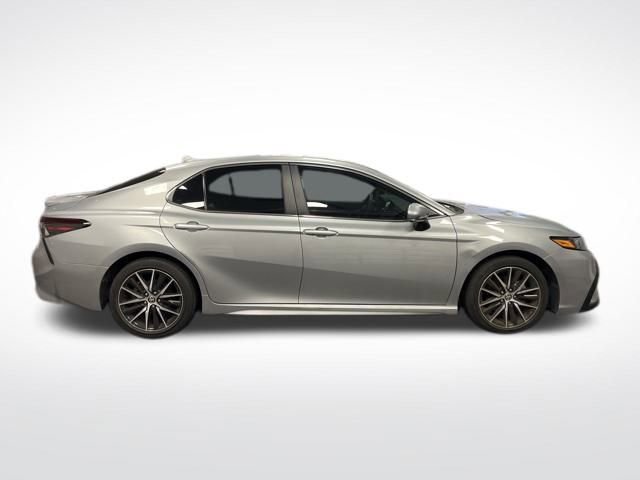 Used 2023 Toyota Camry SE image 7