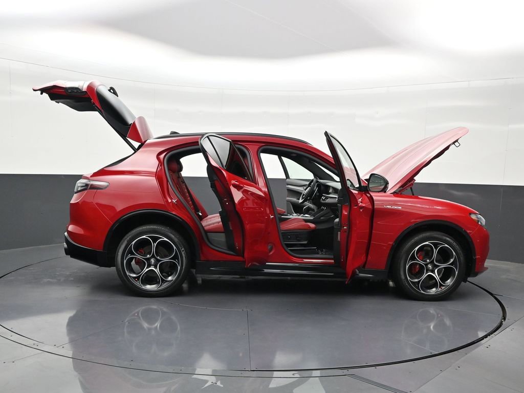 Used 2024 Alfa Romeo Stelvio Veloce AWD/4WD image 35
