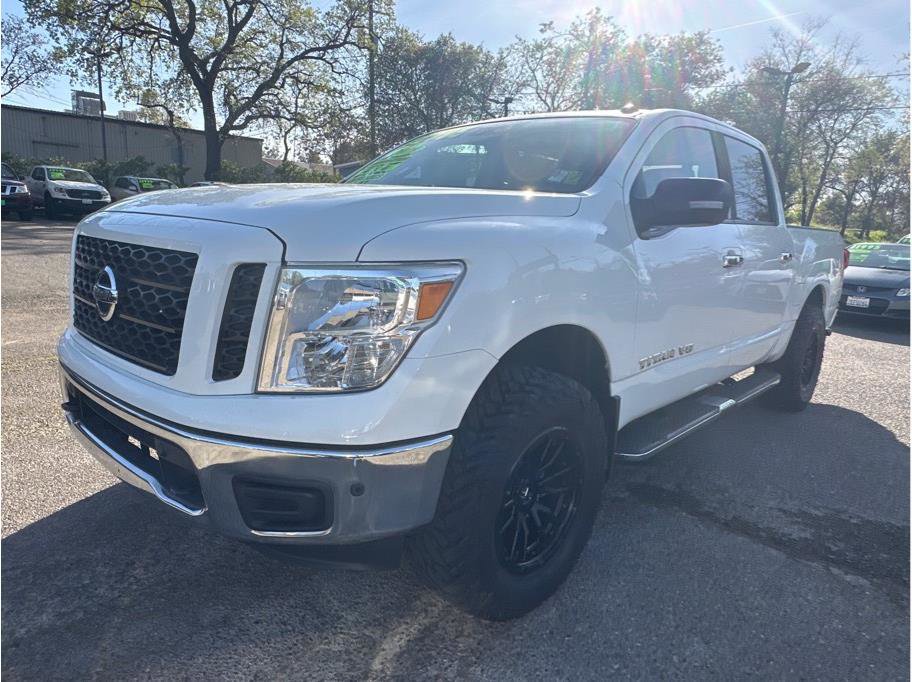 Used 2019 Nissan Titan SV w/ SV Convenience Package image 3