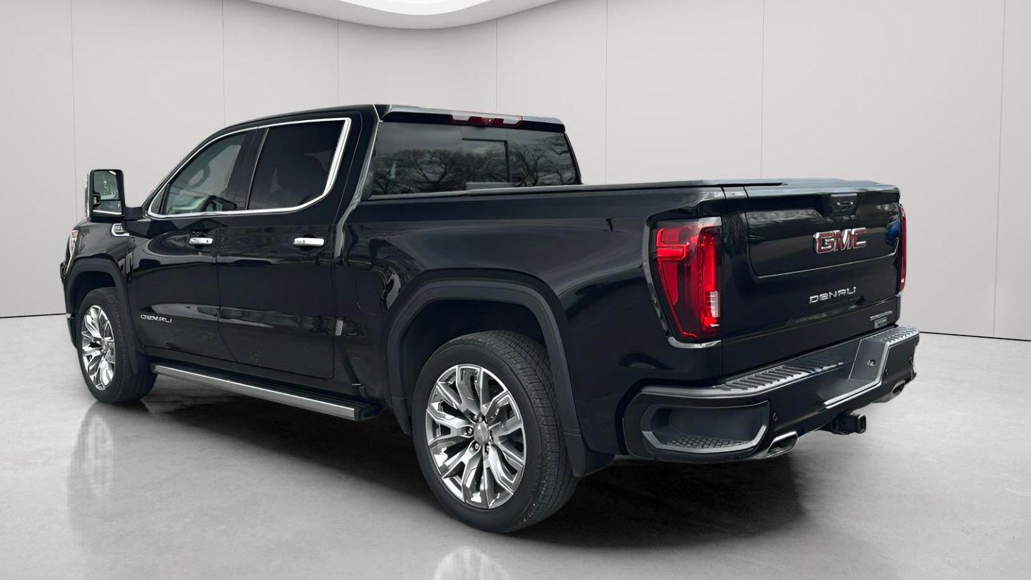Used 2024 GMC Sierra 1500 Denali w/ Denali Reserve Package AWD/4WD image 9