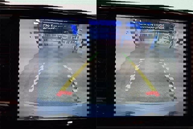 Used 2025 Chrysler Pacifica Select image 8