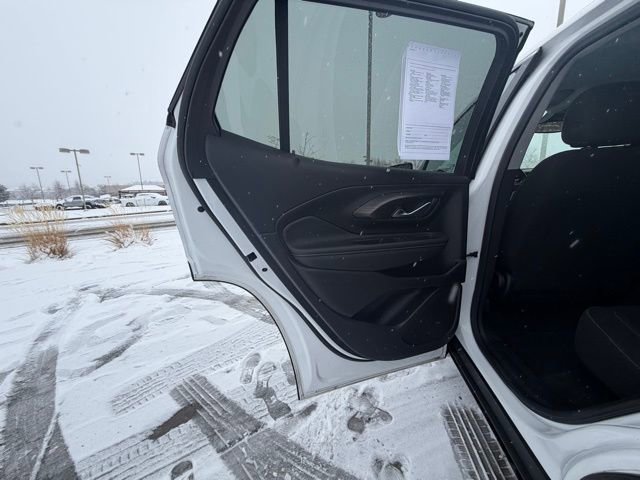 Used 2024 GMC Terrain SLE image 25