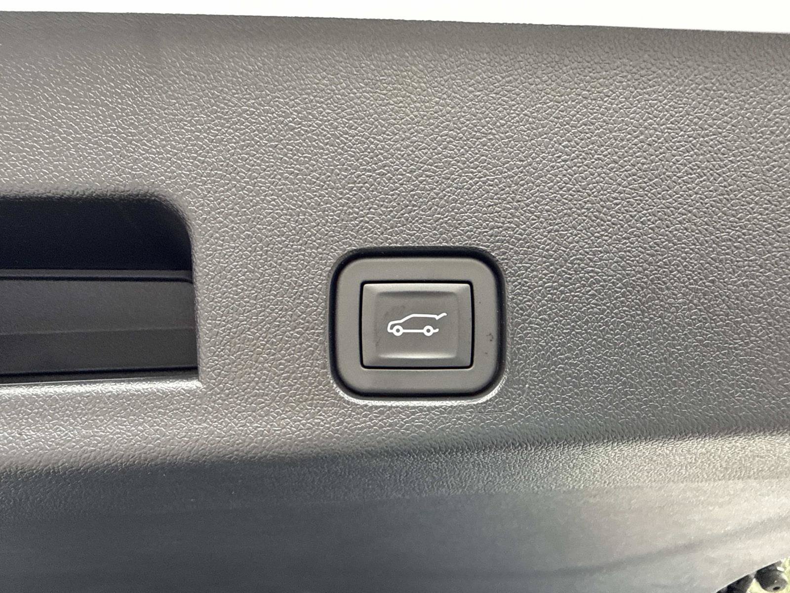 Used 2026 Chevrolet Traverse RS FWD image 34