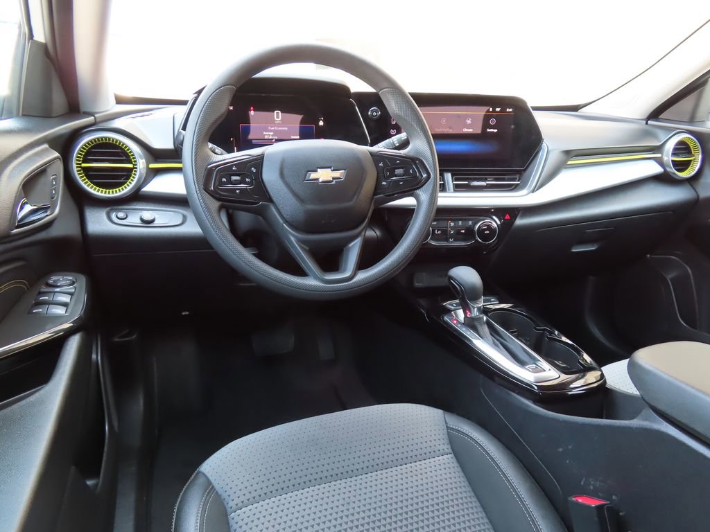 Certified 2025 Chevrolet Trax LT image 4