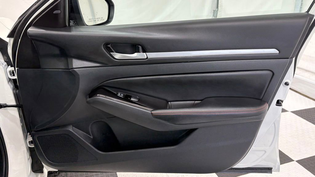 Used 2025 Nissan Altima 2.5 SR FWD image 22