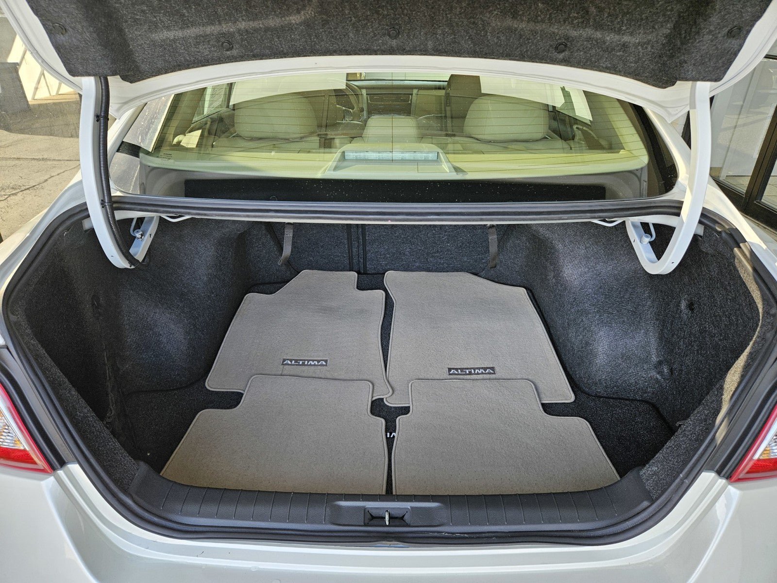 Used 2013 Nissan Altima 2.5 SL FWD image 10