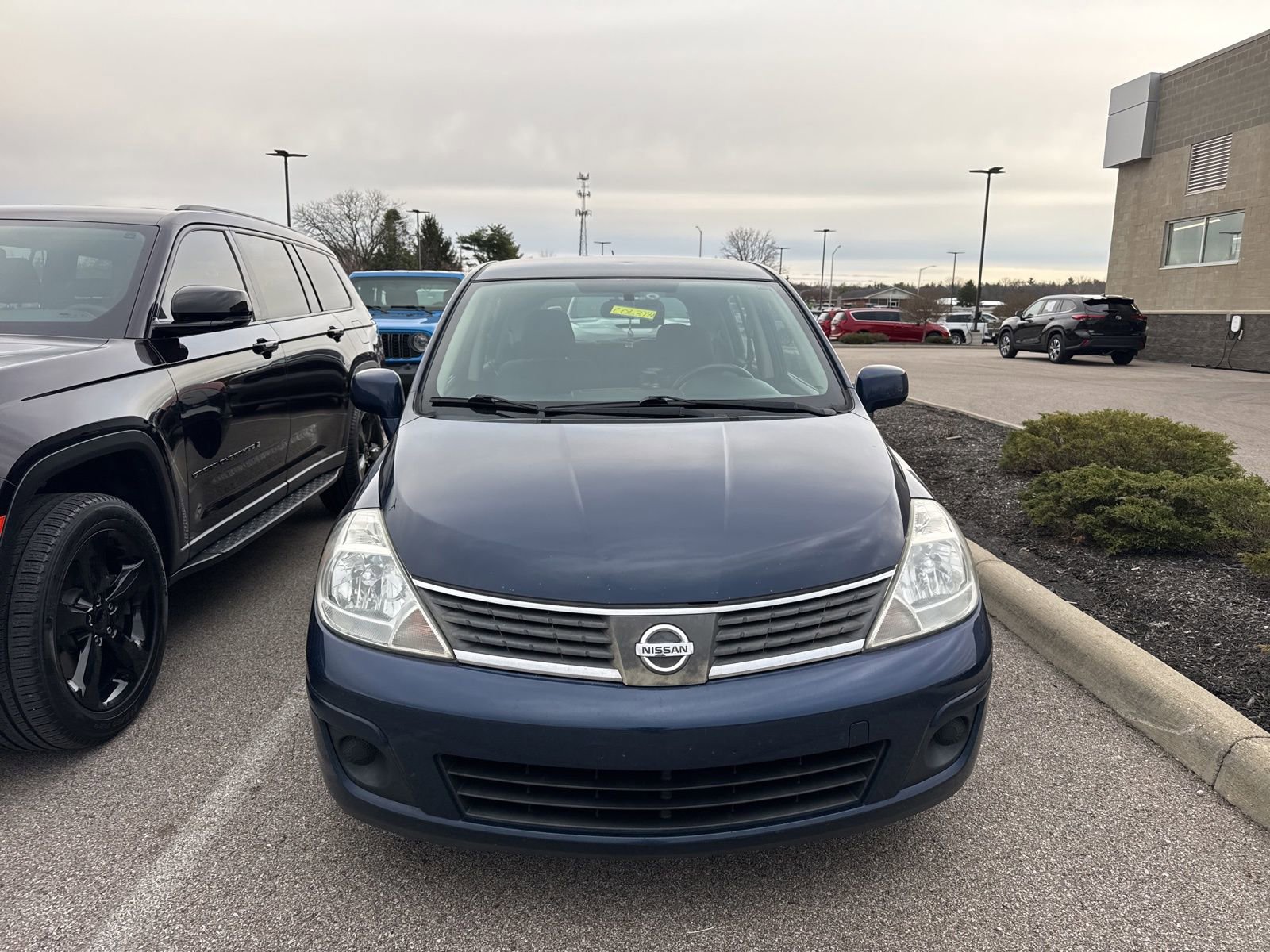 Used 2008 Nissan Versa SL w/ Convenience Pkg image 2