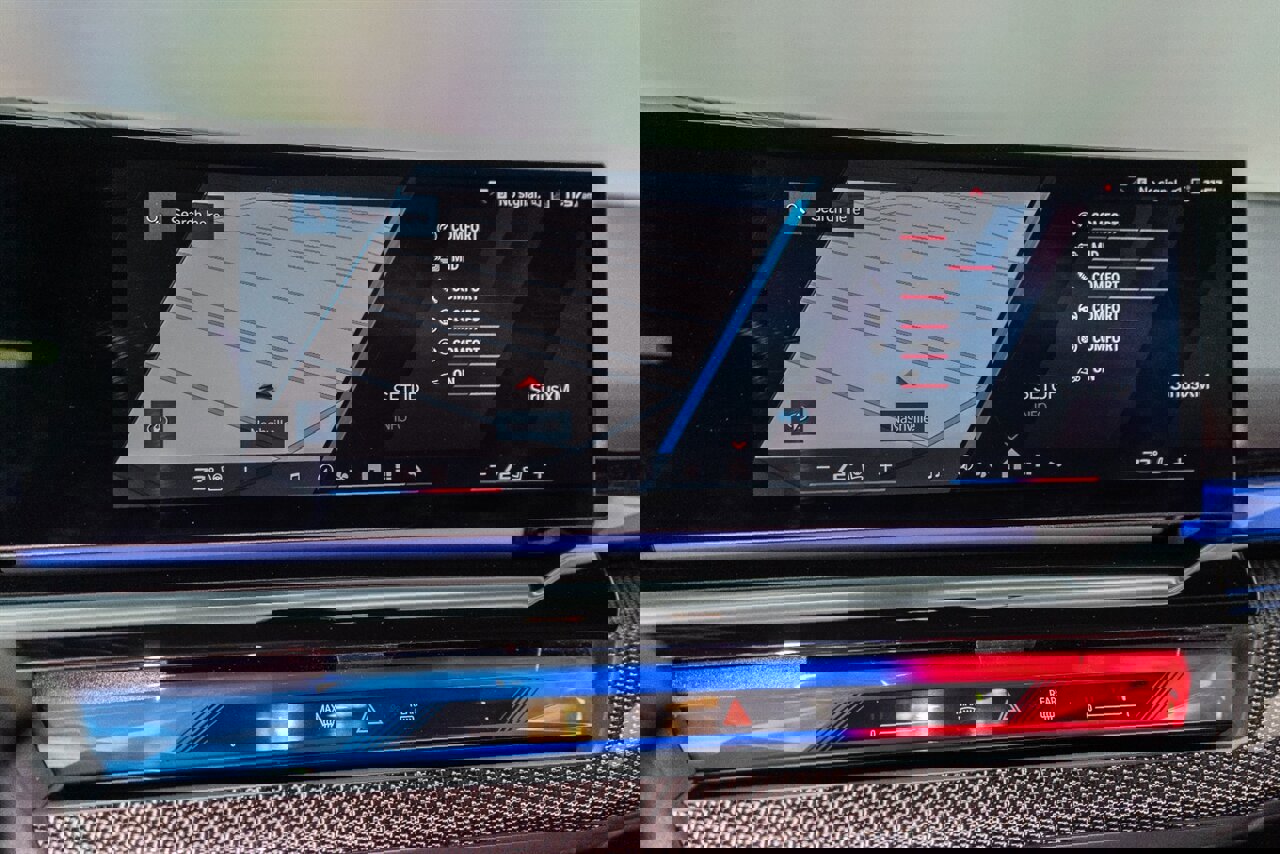 Used 2025 BMW M5 w/ Carbon Package image 91