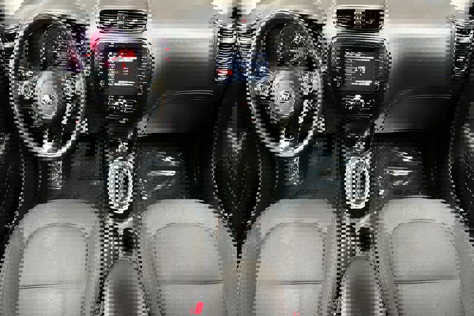 Used 2019 Kia Soul + image 3