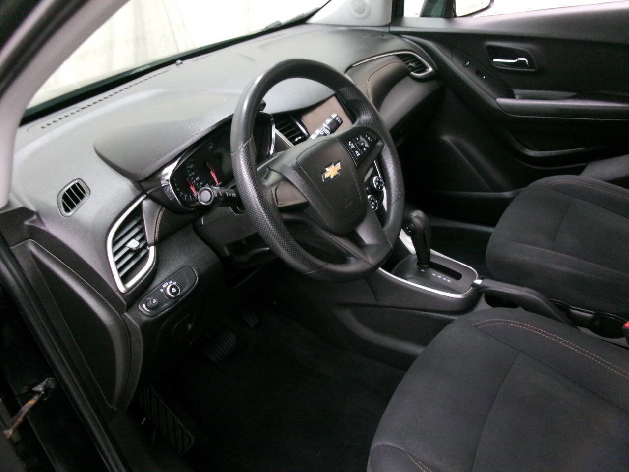 Used 2018 Chevrolet Trax LS image 14