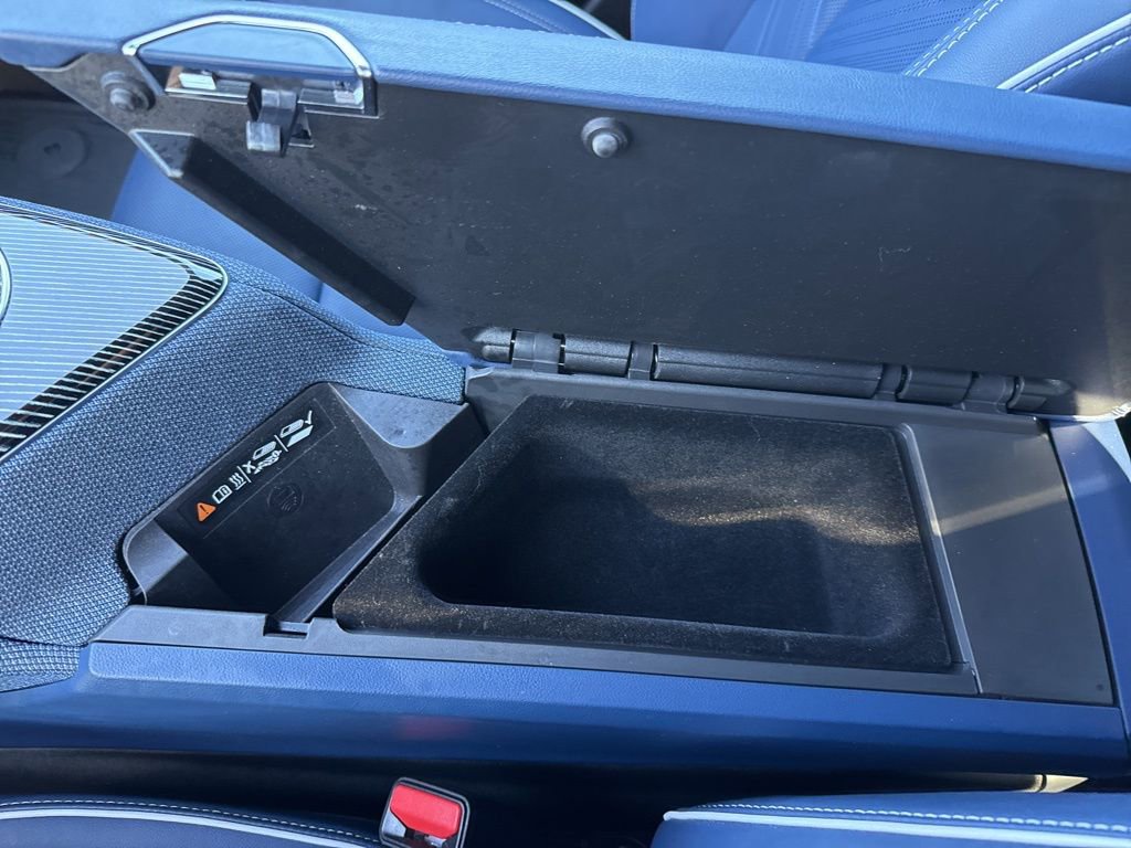 Used 2025 Cadillac Optiq Sport 2 image 34