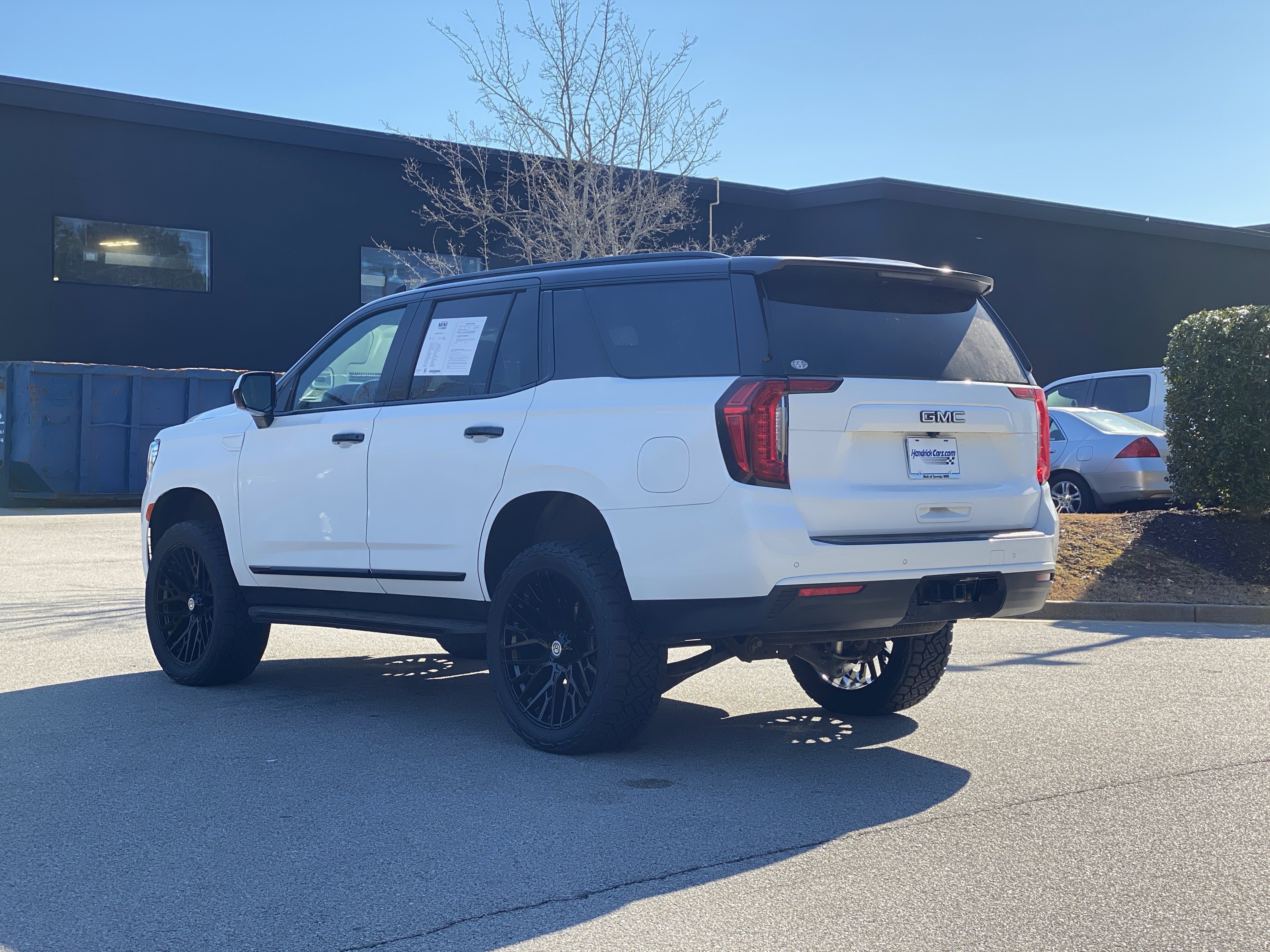 Used 2023 GMC Yukon SLT image 16