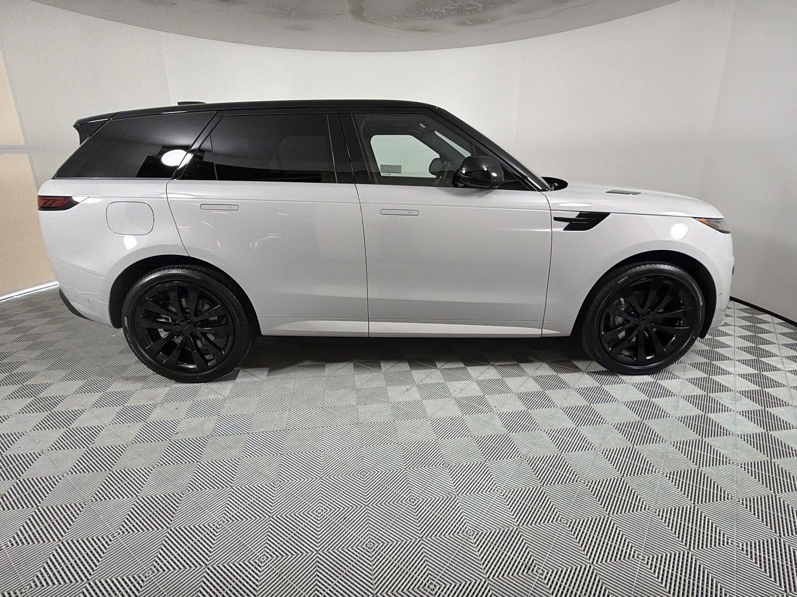 New 2026 Land Rover Range Rover Sport Dynamic SE image 6