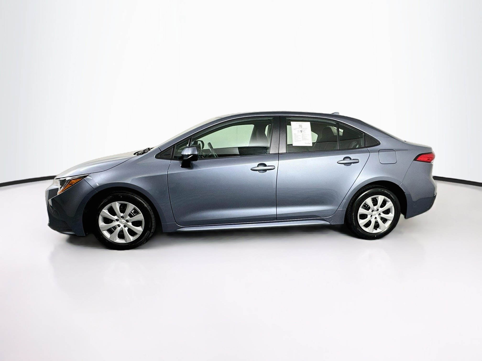 Used 2025 Toyota Corolla LE FWD image 4