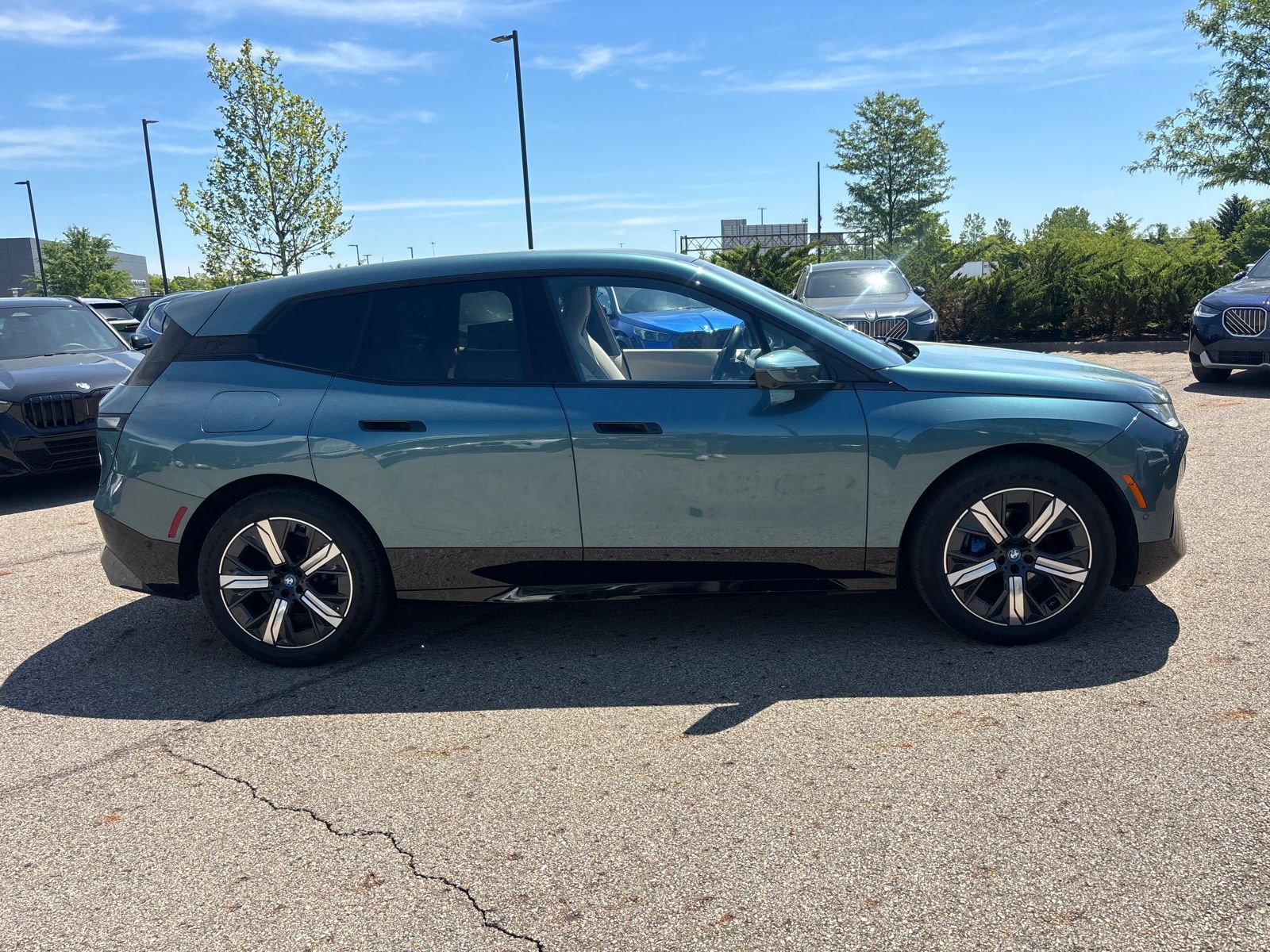Used 2024 BMW iX xDrive50 w/ Sport Package AWD/4WD image 4