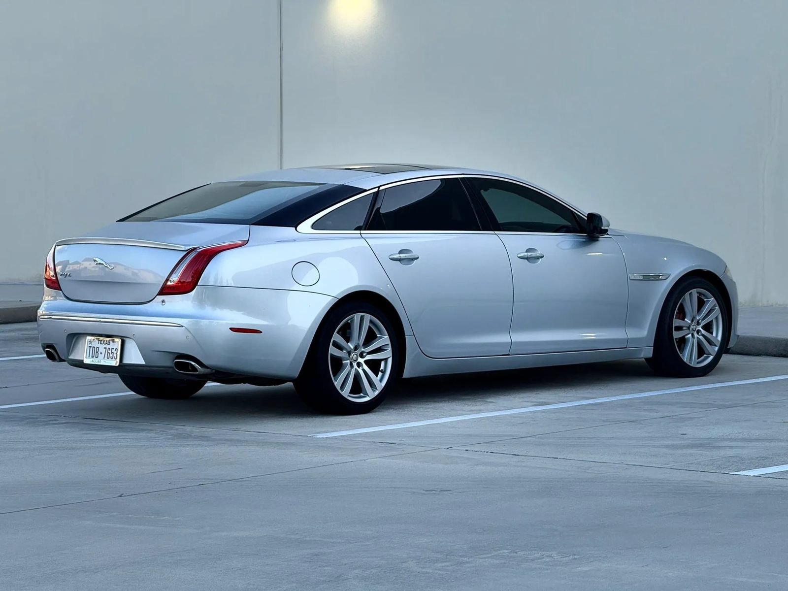 Used 2011 Jaguar XJ L RWD image 7